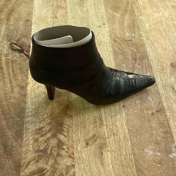 Brand new heels, size 7 leather shoes. - Picture 3 of 5